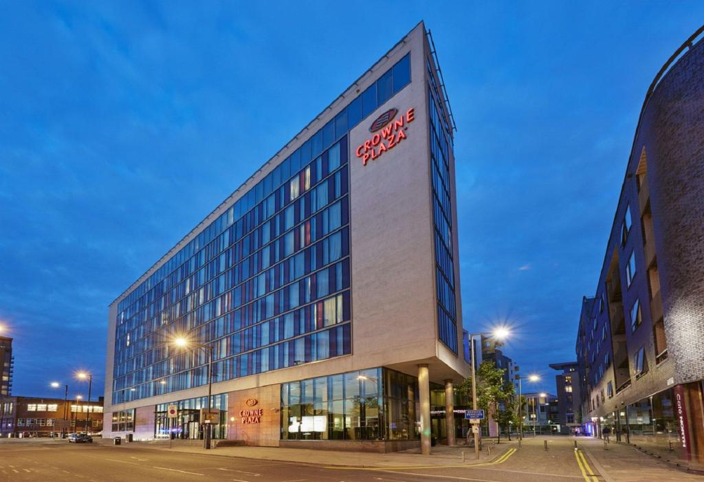 car parking crowne plaza manchester city centre