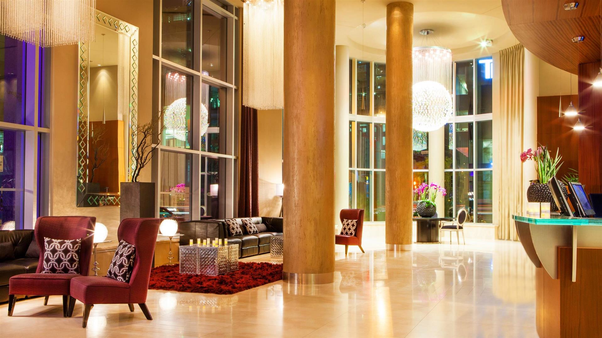 Hotel Le Crystal Montreal