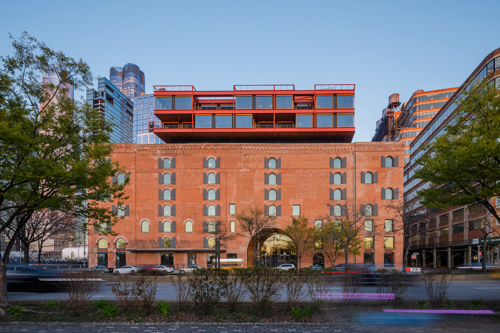 Terminal Warehouse exterior - photo credit credit © “COOKFOX Architects _ Alex Ferrec